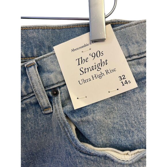 Abercrombie & Fitch Ultra High Rise 90s Straight Jean Size 32 Short Light WASH - Picture 6 of 8